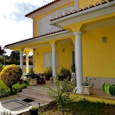 B House Verdizela * Corroios