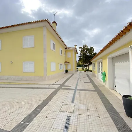Semesterbostad B House Verdizela *